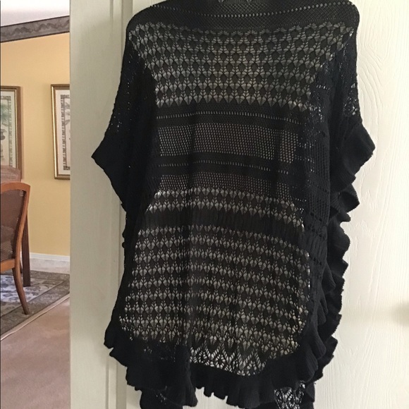 Shall black knit size M-L open ruffled edge crocheted look excellent sha… - Picture 3 of 6